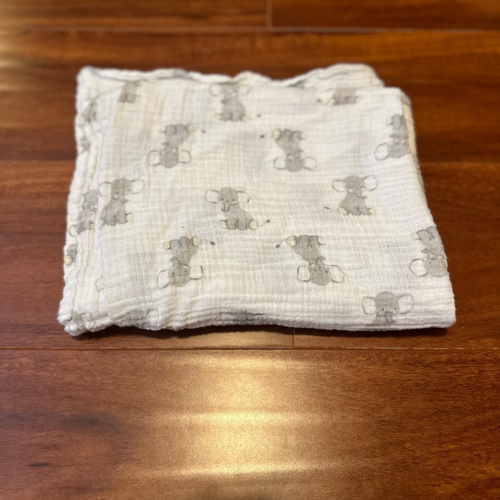 Swaddling blanket